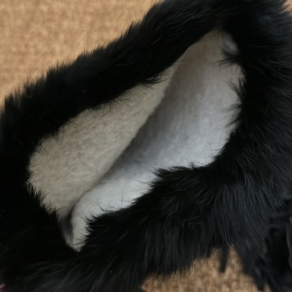 Vintage Suede and Rabbit Fur Fringed Mittens - Picture 9 of 10